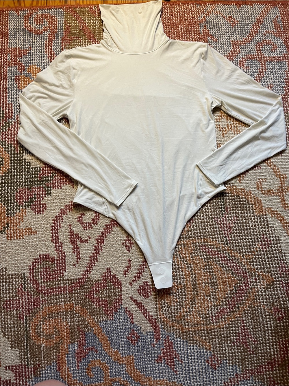 Lululemon Wundermost Ultra-Soft Nulu Turtleneck Bodysuit Bone Sz L Like New